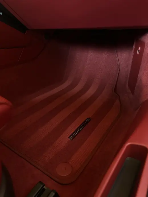 Tapis Porsche nettoyés en profondeur — Auto Detailing 06, Nice