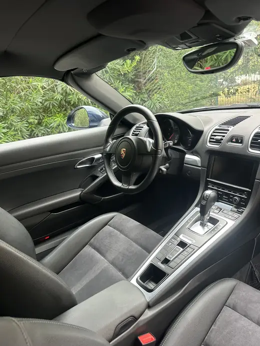 Porsche Boxster, alcantara nettoyé sans altération — Auto Detailing 06, Nice